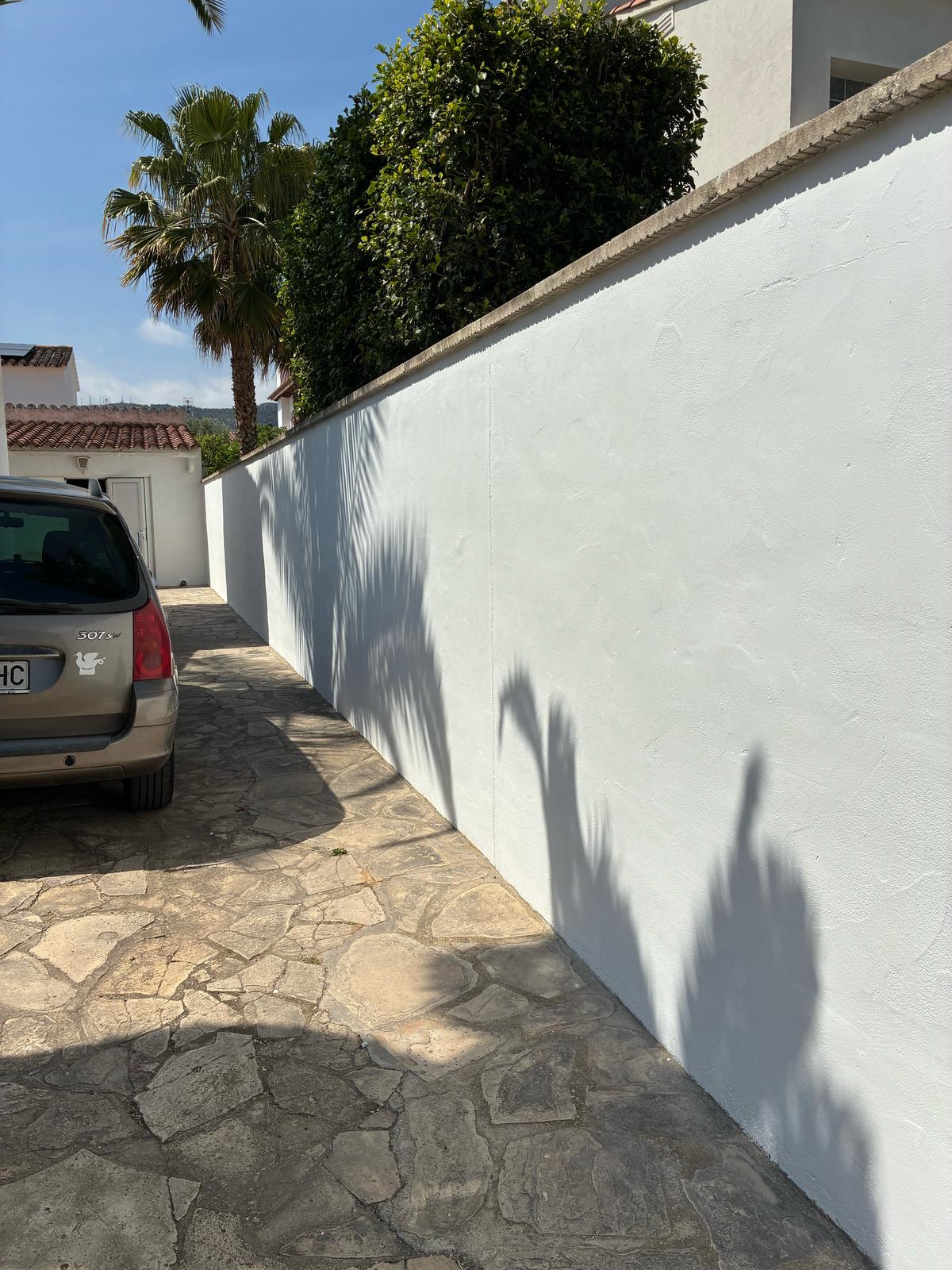 construcción de muro y pintado