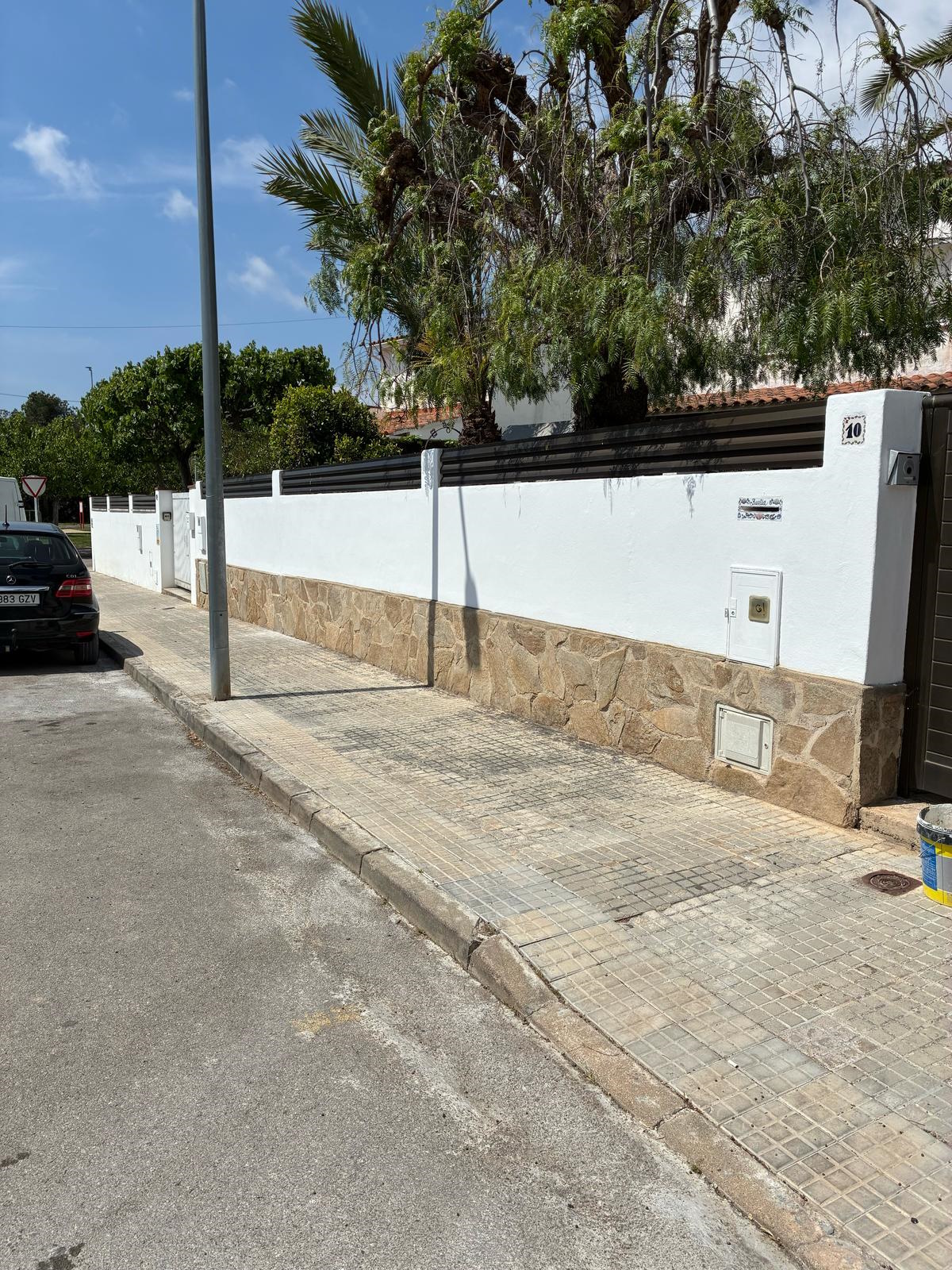 construcción de muro y pintado