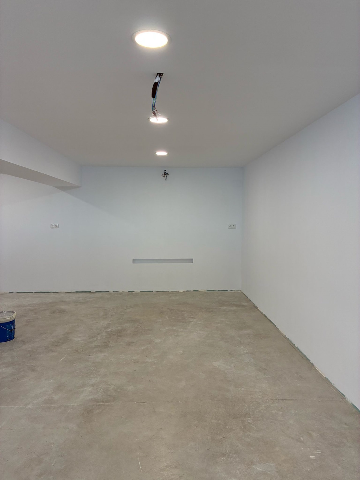 Pared reformada con pladur, sin humedad y acabado pulido