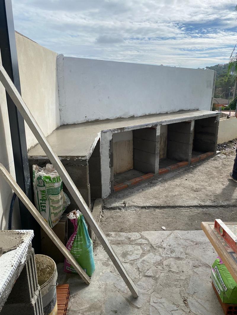 Encimera de obra preparada para alicatado Encimera preparada para alicatado en Canyelles