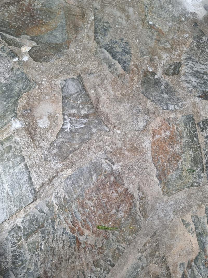 Pavimentos de hormigón en Canyelles con piedra de Alcover Suelo de hormigón y piedra de Alcover en Canyelles