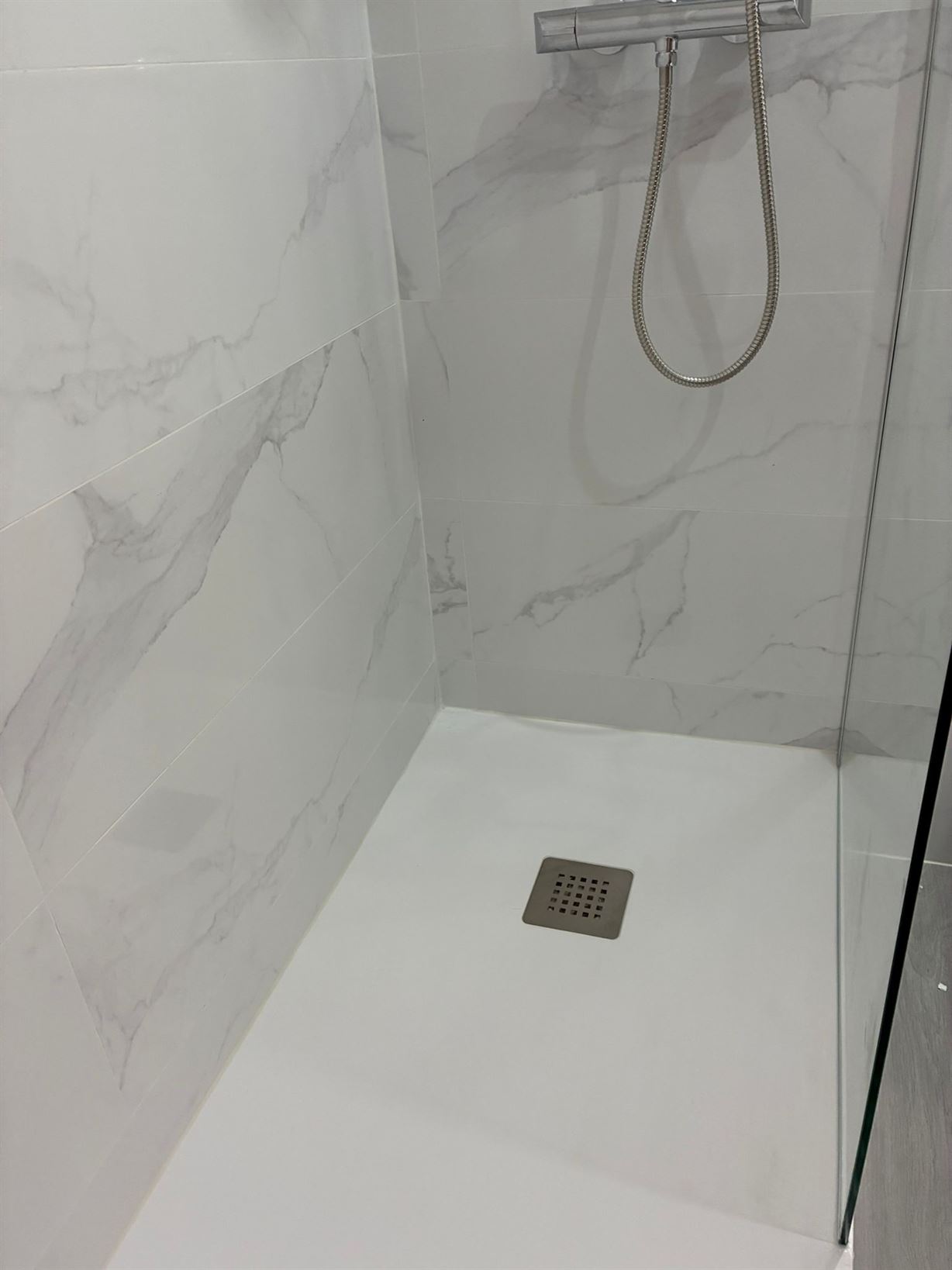 instalación de plato de ducha en Sant Pere de Ribes